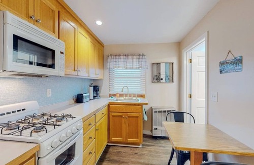 Eastern Vermont Cabin | Secluded, dog-friendly cabin with hot tub, mountain view, fireplace & deck