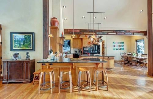 Mount Crested Butte House | Secluded luxury cabin w/game room & mountain views - close to skiing