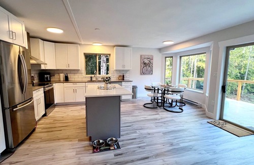 Regional District of Nanaimo House | Secluded Nature Lovers’ Paradise