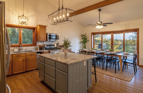 Hancock House | Secluded Oceanfront Chalet: Hot tub, Game Room, Arcade
