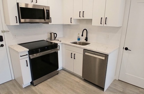 Central Okanagan Condo | Seclusion Bay Resort 99. Honeymoon Escape Lux Lake. Stunning, Modern, Lake Views