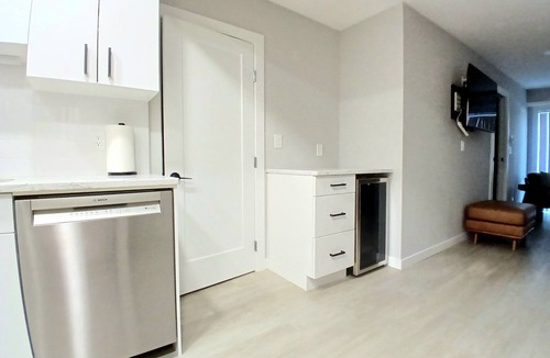 Central Okanagan Condo | Seclusion Bay Resort 99. Honeymoon Escape Lux Lake. Stunning, Modern, Lake Views