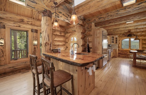 Hideaway Village South Cabin | Selah Vista Lodge 6 Bedroom Luxury Log Home