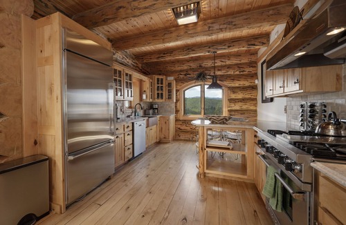 Hideaway Village South Cabin | Selah Vista Lodge 6 Bedroom Luxury Log Home