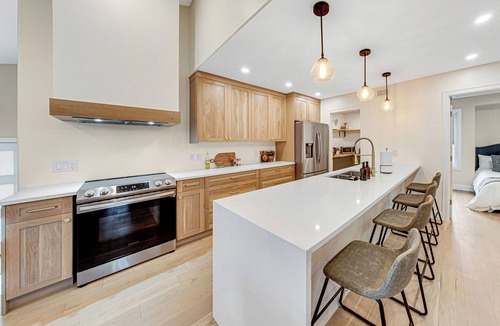 Saskatoon Downtown House | Selina's House - 2 Bed 2 Bath - Gordie Howe Arena - Beautiful Modern Build