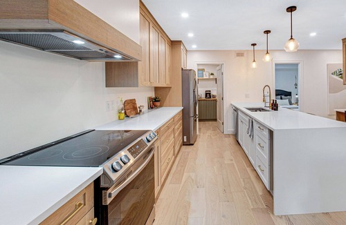 Saskatoon Downtown House | Selina's House - 2 Bed 2 Bath - Gordie Howe Arena - Beautiful Modern Build
