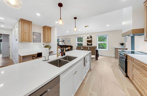 Saskatoon Downtown House | Selina's House - 2 Bed 2 Bath - Gordie Howe Arena - Beautiful Modern Build
