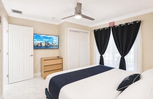 Hollywood Hills Villa | Sensational 5BR Villa Heated Pool near Hard Rock
