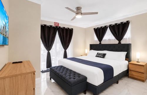 Hollywood Hills Villa | Sensational 5BR Villa Heated Pool near Hard Rock
