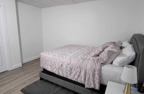 Regina Apartment | Serene and neat Lakeridge,Regina apartment