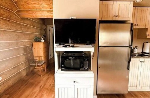 Lac Le Jeune Apartment | Serene Cabin by the Pond