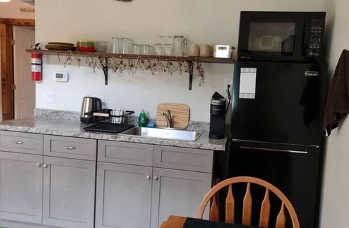 Hyde Park Cabin | Serene Country Cabin in the Heart of Vermont near the Green Mountains, Perfect for a Weekend in Nature