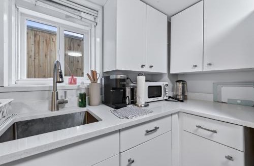 Dunbar Villa | Serene Dunbar Retreat l Easy access to UBC DT YVR