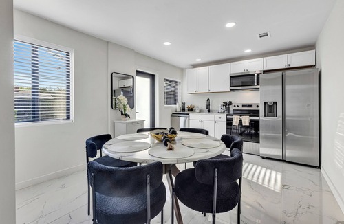 Liberty City House | Serene Miami Palm Escape – Stylish Comfort Near Top Attractions!