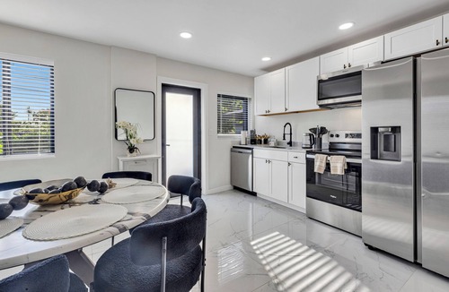 Liberty City House | Serene Miami Palm Escape – Stylish Comfort Near Top Attractions!