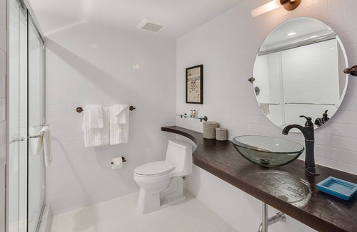 Lauderdale-by-the-Sea Hotel | Serene Stay Near the Beach! Onsite Fitness Center and Outdoor Pool, Pets Welcome