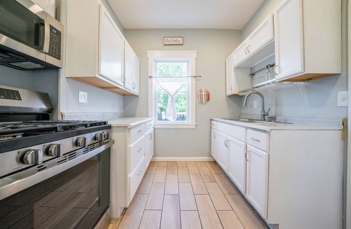 Hough Apartment | Serene & Sunlit 2BR Haven - 10 Mins to Downtown