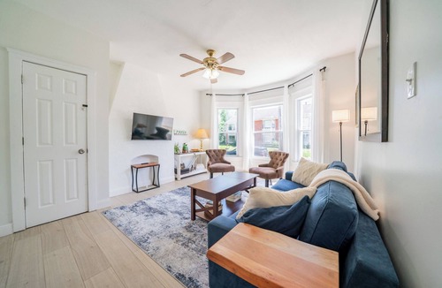 Hough Apartment | Serene & Sunlit 2BR Haven - 10 Mins to Downtown