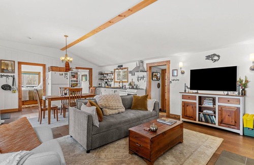 Strafford Cabin | Serene Waterfront Escape - Strafford, NH