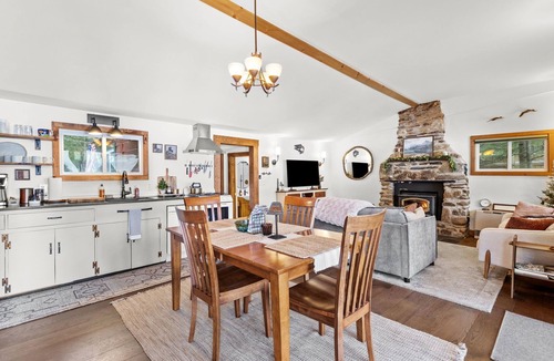 Strafford Cabin | Serene Waterfront Escape - Strafford, NH