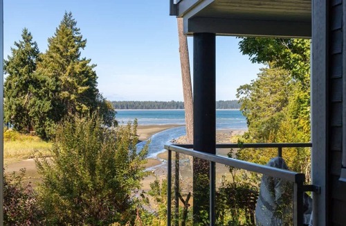 Regional District of Nanaimo Condo | Serenity on the Bay - Studio