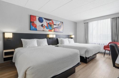 Regina Hotel | Seven Oaks Hotel Regina, SureStay Collection by Best Western