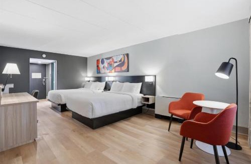Regina Hotel | Seven Oaks Hotel Regina, SureStay Collection by Best Western