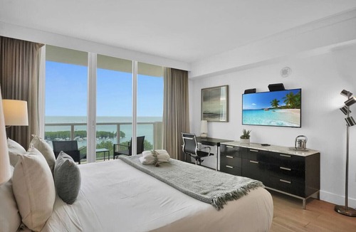 Coconut Grove Condo | SF Modern Comfort Steps from the Ocean Breeze