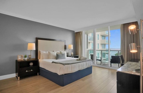 Coconut Grove Condo | SF Modern Comfort Steps from the Ocean Breeze