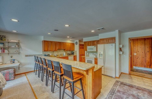 Carroll House | SH5 Luxurious Stone Hill Townhome w/magnificent ski slopes view, AC, Hot Tub, Dog Friendly!