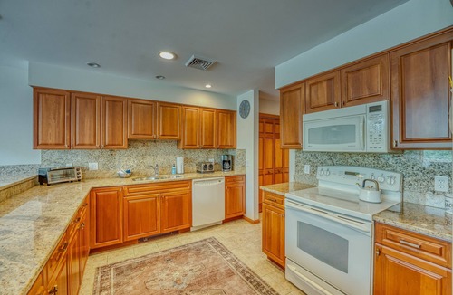 Carroll House | SH5 Luxurious Stone Hill Townhome w/magnificent ski slopes view, AC, Hot Tub, Dog Friendly!