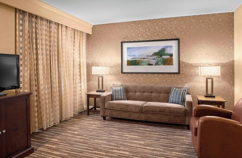 Cuyahoga Falls Hotel | Sheraton Suites Akron Cuyahoga Falls