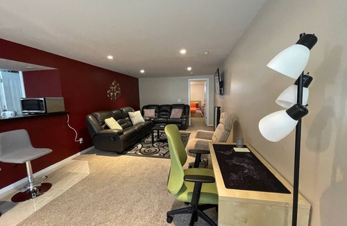 Jasper Place House | Shibly's Retreat Near West Edmonton Mall