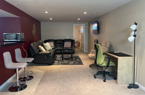 Jasper Place House | Shibly's Retreat Near West Edmonton Mall