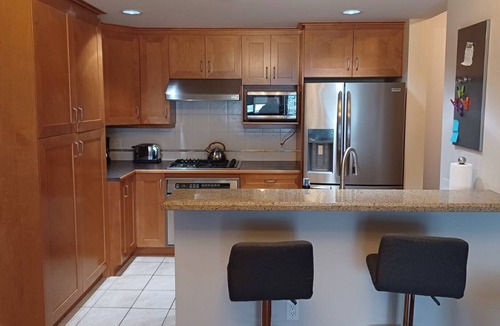 James Bay Condo | Shoal Point Executive Condo - listing #110