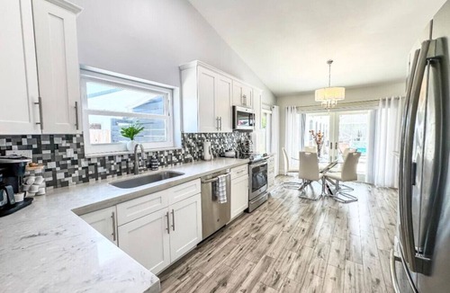 Lake Ida Shores Apartment | Shore & More — 5BR home in the Heart of It All