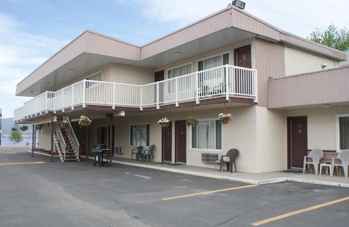 Okanagan-Similkameen Hotel | Shoreline Resort Condominiums