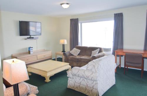 Okanagan-Similkameen Hotel | Shoreline Resort Condominiums