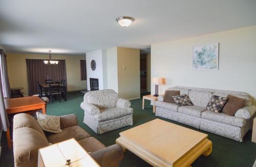 Okanagan-Similkameen Hotel | Shoreline Resort Condominiums