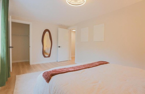 Malletts Bay Apartment | Shoreline Scandi Suite - Townhouse Near Trails