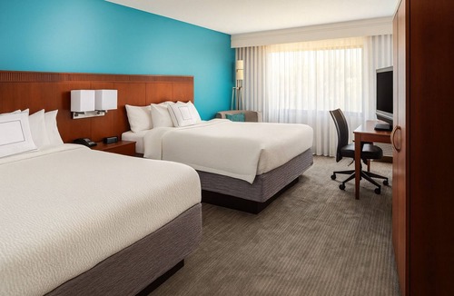 Boca Raton Hotel | Short Drive to Boca Raton Beach! Pets Are Welcome, Free Parking, Pool!