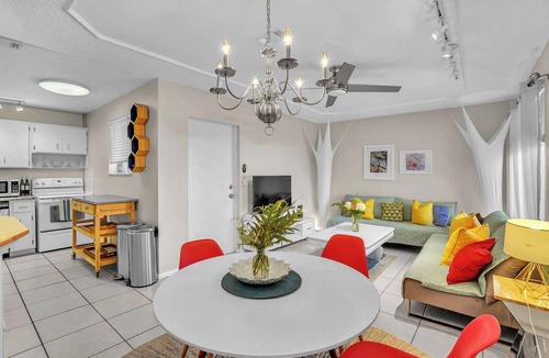South Palm Park Neighborhood Association Apartment | Short Walk to Beach/Town-Artistic Apt., Gorgeous Garden W/Beautiful Shared Pool