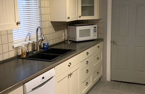 Anglemont House | Shuswap Escape - Two Bedroom Close to the Lake