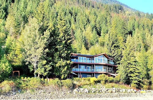 Anglemont House | Shuswap Lake-house Extraordinaire