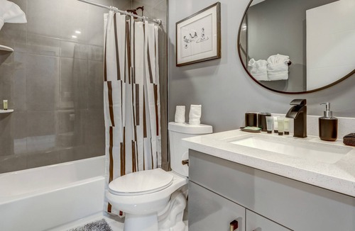 Little Ranches Apartment | Sibia: Renovated Professional Design & Near Beach