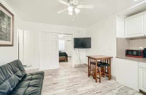 Palm Beach Shores Apartment | SII 1 Bedroom Tropical GEM!