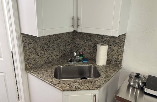 Surfside Apartment | Simply Perfect - Chill in Comfort - Steps to the Beach- Amazing Historic Bldg