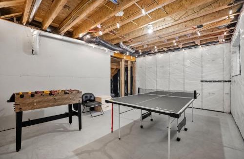 Southeast Edmonton House | Single Detached Full House with Ping Pong King Bed and Garage
