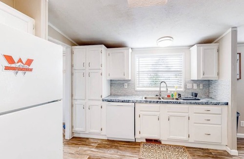 Gunnison House | Single-level home with a washer/dryer, patio & grill