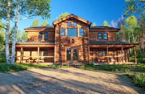 Clark Cabin | Sisters Cabin - Cozy rustic cabin near Steamboat Lake